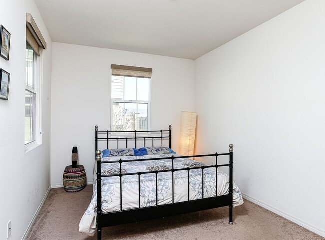 Building Photo - Beautiful 4 Bedroom Home in River Village!