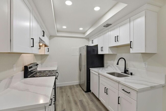 Building Photo - 8468001/37T