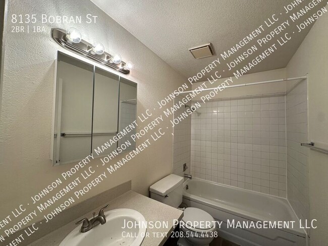 Building Photo - 8135 Bobran St