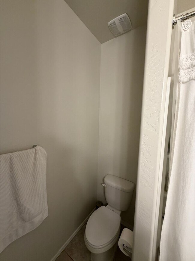 Building Photo - Upgraded and Spacious 4 Bed/2 Bath in Buckeye