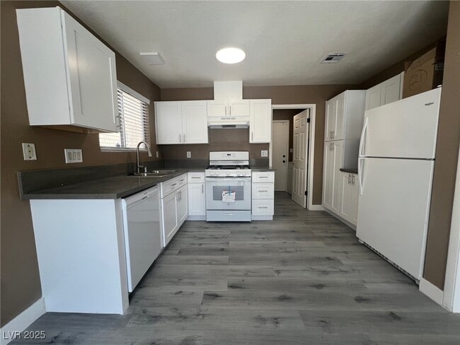 Building Photo - 1368 Torington Dr