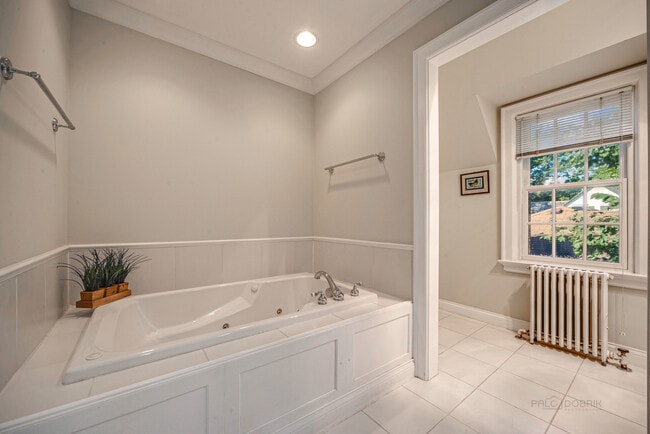 Building Photo - 662 Greenview Pl