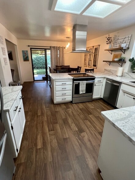 Building Photo - 773 Skylark Dr