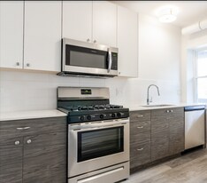 Building Photo - 1712 W Glenlake Ave