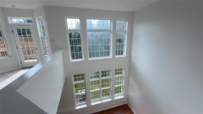 Building Photo - 1071 King Way