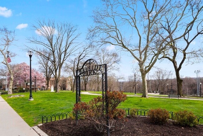 Building Photo - 312 Garfield Ave