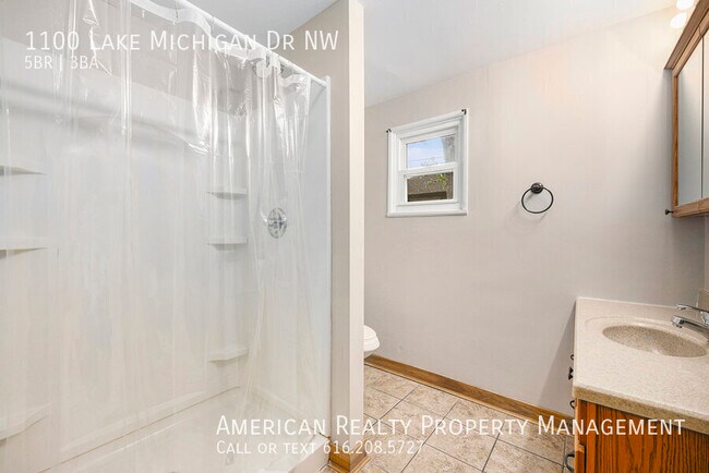 Building Photo - 1100 Lake Michigan Dr NW