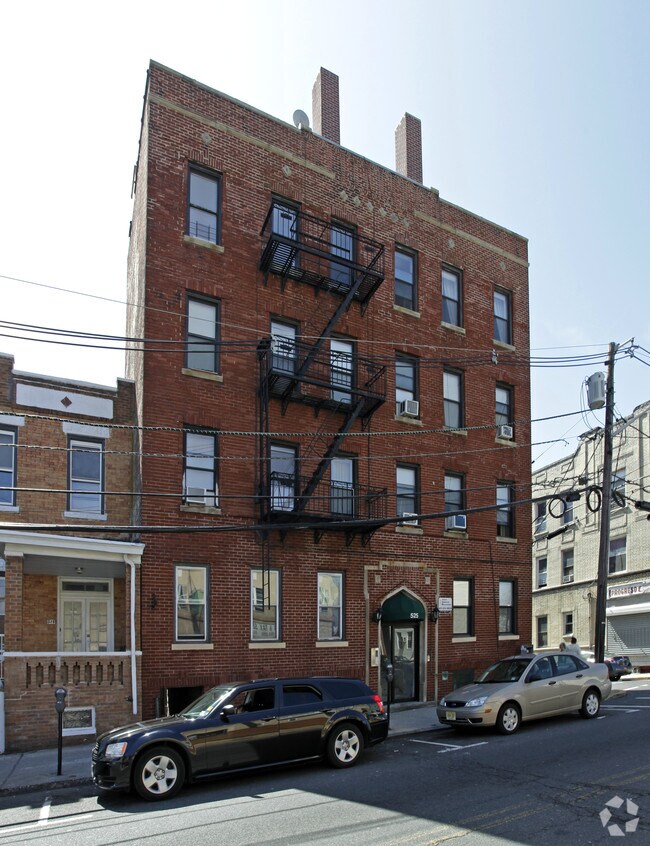 Building Photo - 525 60th St