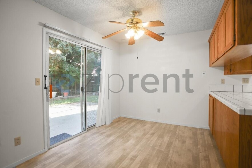 Building Photo - 8665 N Cedar Ave