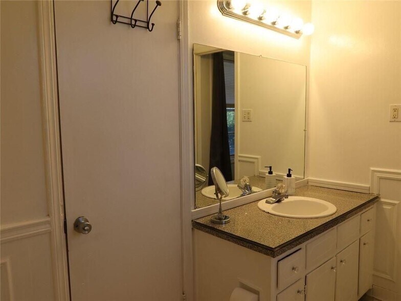 Building Photo - 651 Mincey Woods Ct