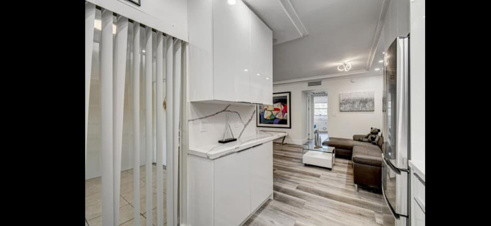 Building Photo - 100 Royal Palm Way