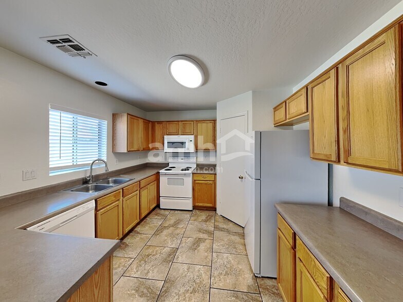 Building Photo - 12438 W Windrose Dr