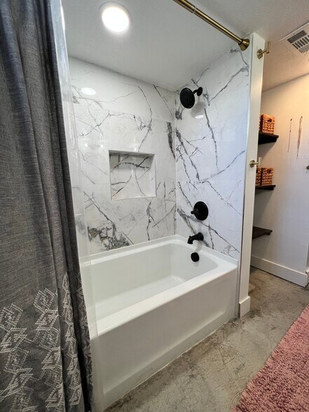 Building Photo - 1647 E Woodland Ave