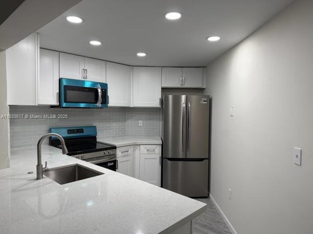 Building Photo - 9421 Fontainebleau Blvd