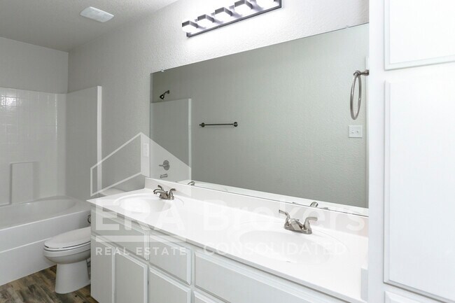 Building Photo - 205 Dolphin Dr