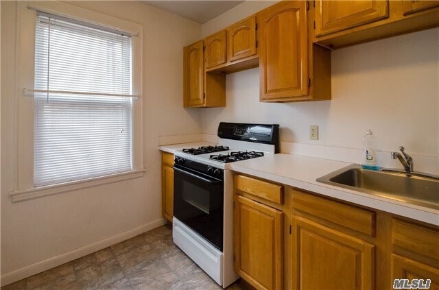 Building Photo - 639 Willis Ave