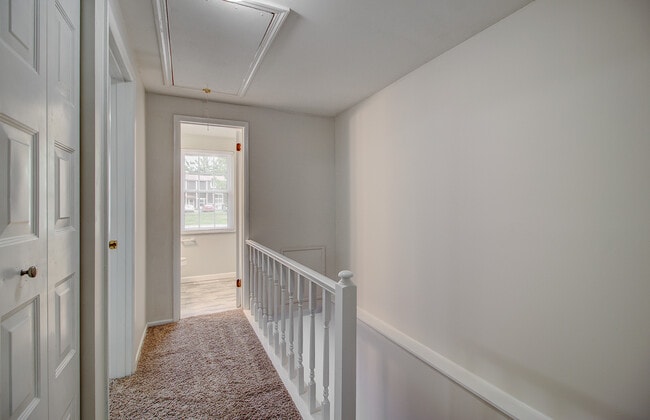 Building Photo - 204 Parkwood Dr