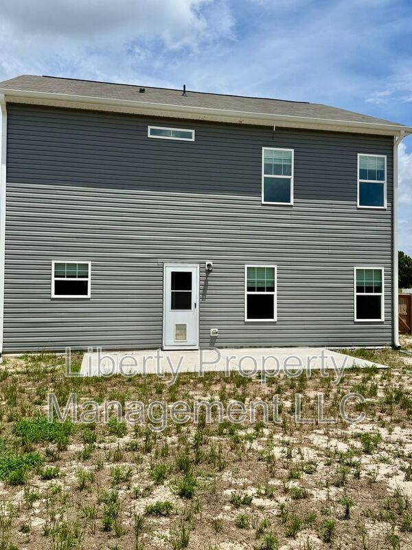 Building Photo - 145 Deodora Ln