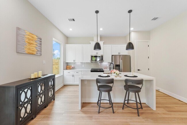 Building Photo - 2131 Blalock Rd