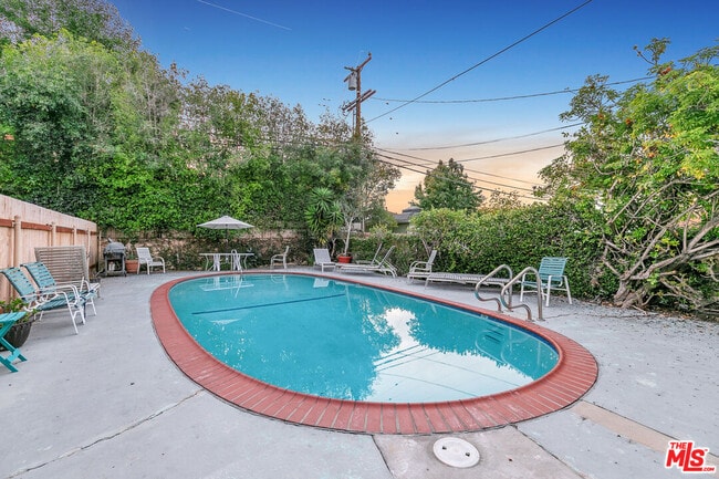 Building Photo - 2637 S Centinela Ave