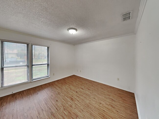 Building Photo - 3033 Mossy Oak Ln