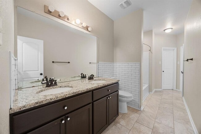 Building Photo - 4409 Woodstock Dr