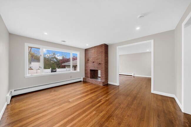 Building Photo - 35 Peters St