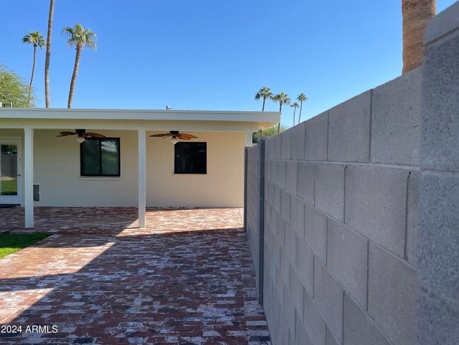 Building Photo - 4322 W Sandra Cir