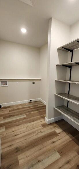 Building Photo - 504 Brian St