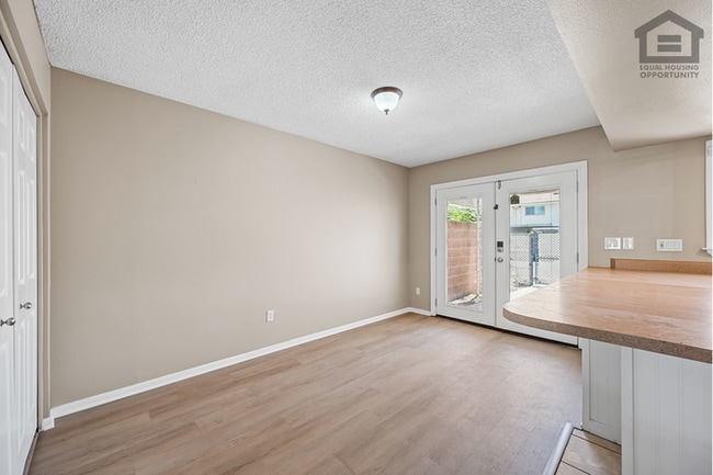 Building Photo - 2Bed/1.5Bath Townhome at 15th Ave/Camelback! Ready for Immediate Move-In!