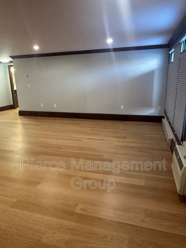 Building Photo - 55 River Rd