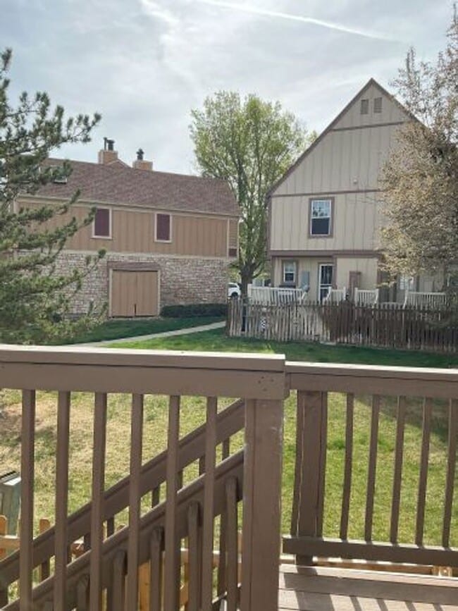 Building Photo - **Newly Upgraded Townhome**