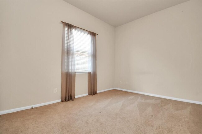 Building Photo - 1122 Boxwood Dr