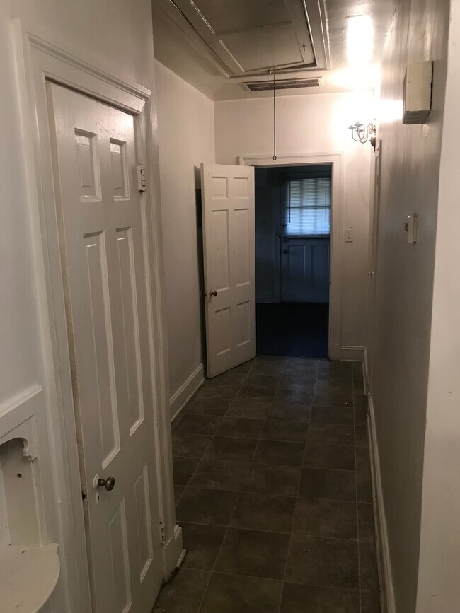 Building Photo - 1703 S Slocumb St