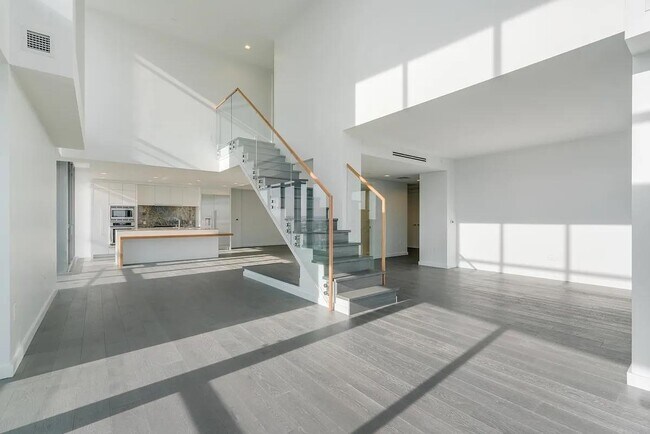 Building Photo - 320 Adolphus Ave