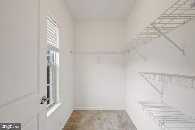 Building Photo - 5822 Oakdale Vlg Rd