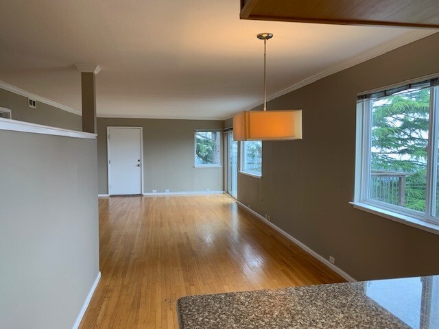 open living / dining area - 6415 Snake Rd