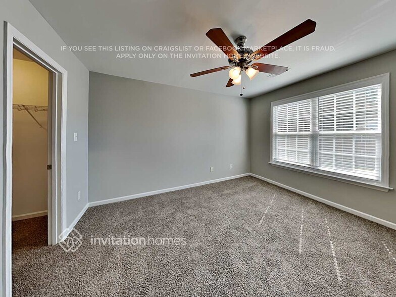 Building Photo - 121 Blackthorne Ct