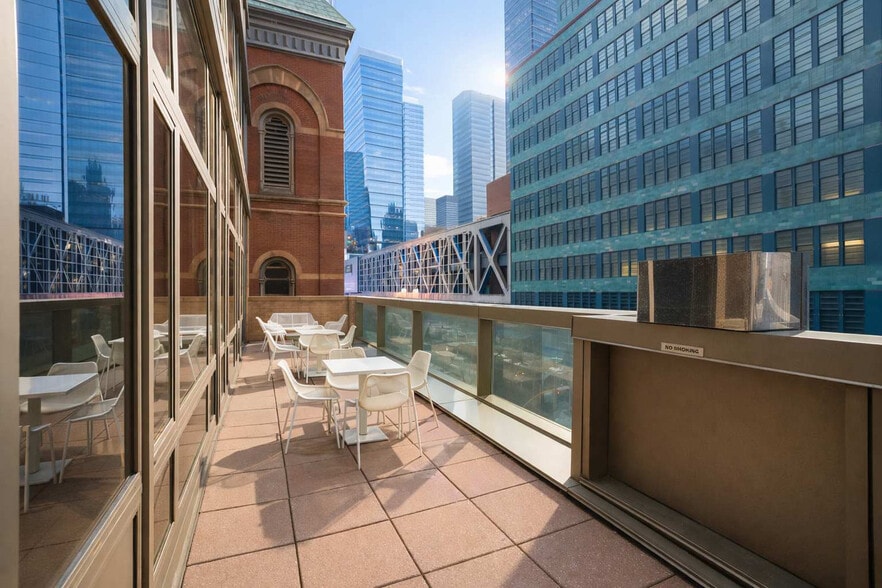 Building Photo - 350 W 43rd St