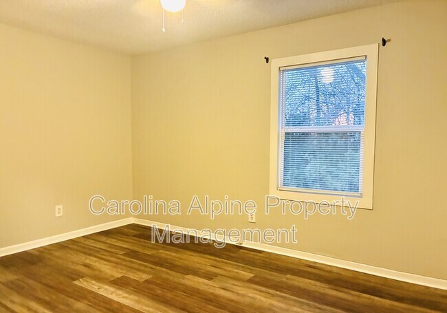 Building Photo - 601 Dundeen Dr