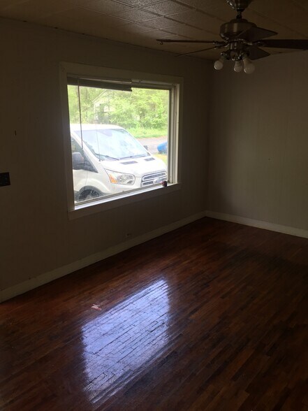 Building Photo - 1611 E Sullenberger Ave
