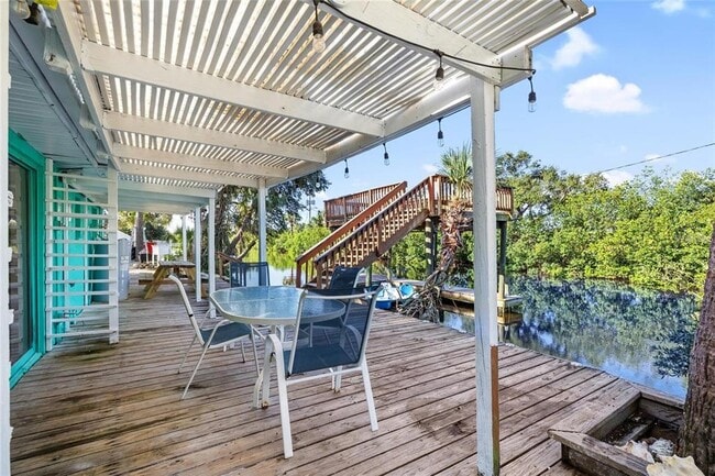 Building Photo - 8825 Oak St