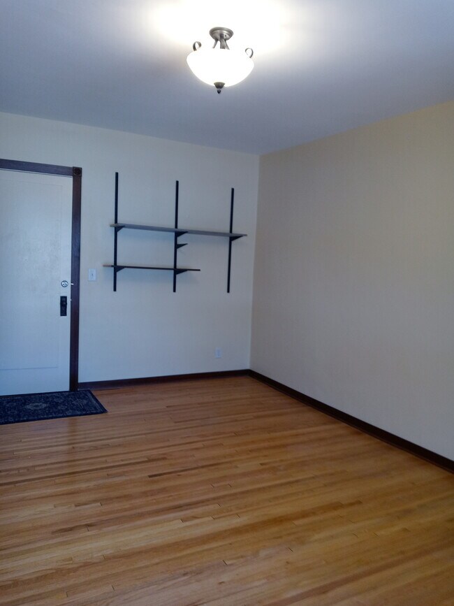 Building Photo - 2733 Girard Ave S