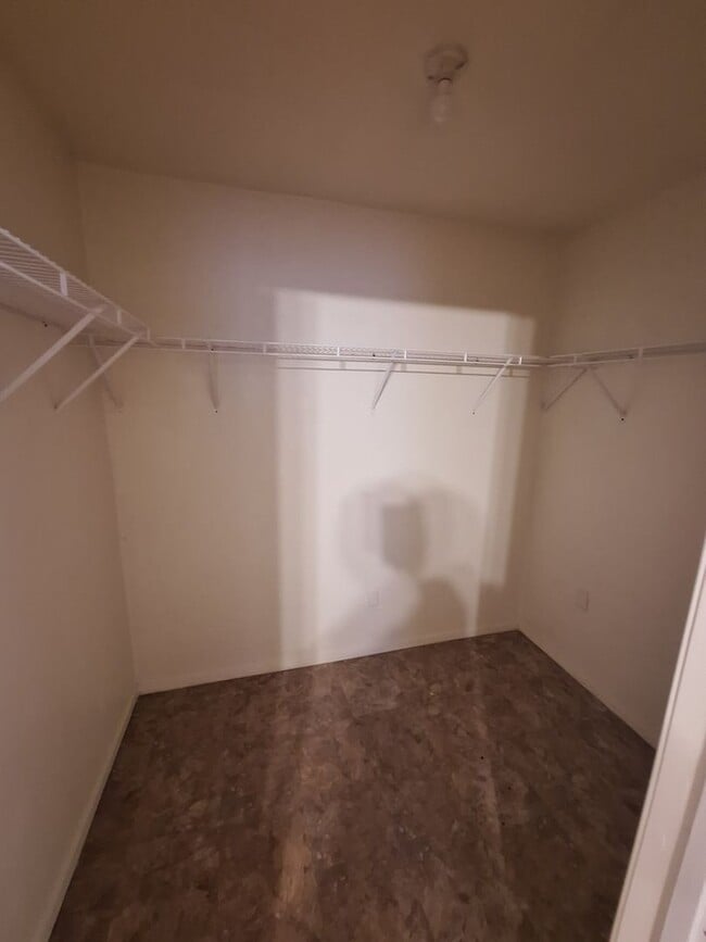 Building Photo - 4 Bedroom, 2 Bath in Clyde!