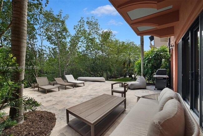 Building Photo - 6226 Paradise Point Dr