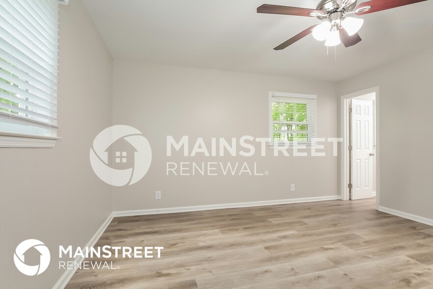 Building Photo - 237 Creekwood Dr