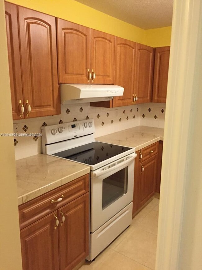 Building Photo - 9301 SW 92nd Ave