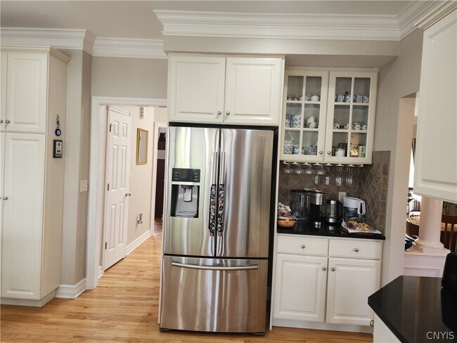 Building Photo - 4560 Providence Rd