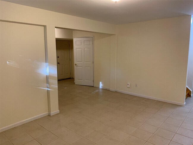 Building Photo - 243 Boulevard
