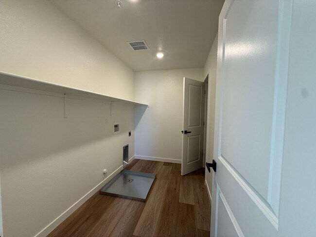 Building Photo - New Build with Large Backyard